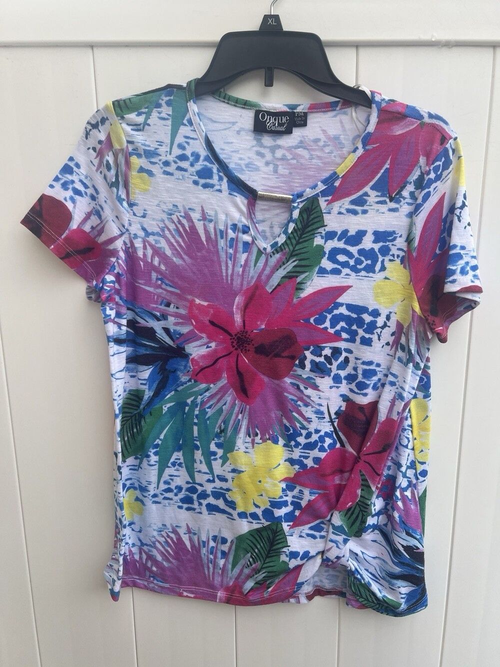 Onque casuals Womens Short Sleeve T-Shirt Size PM Floral Colorful Polyester